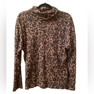 Womens Vince Camuto leopard print shirt size M